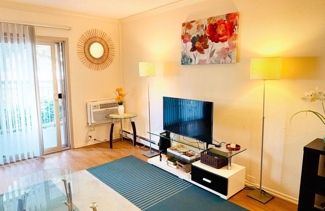 2 Bedroom Apartment In Marina del Rey Near Venice Beach