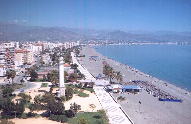 2-Bedroom Apartment Near Beach, Pool, Terrace, A/C, Close to Golf & Marina in Torre del Mar
