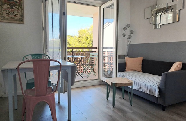 2-bedroom apartment with terrace, direct access to Mr Hulot beach