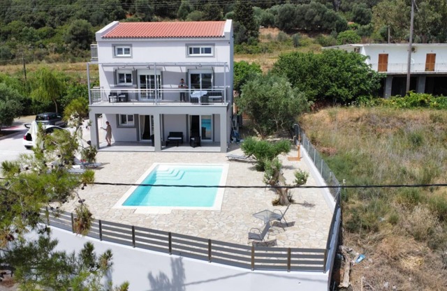 2-Bedroom Apartment with Sea View, Wi-Fi and Air Conditioning