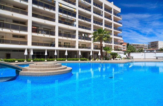 2-Bedroom Apartment with air conditioning and Pool · UHC MICHELANGELO 238