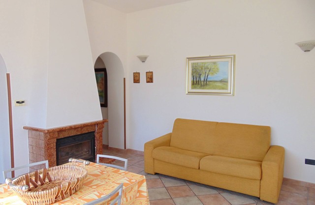 2 bedroom apartment with 2 bathrooms 200 m from the sea.