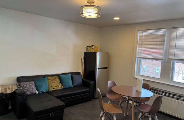 2-bedroom APT Einstein Hospital WiFi, AC, Pet friendly