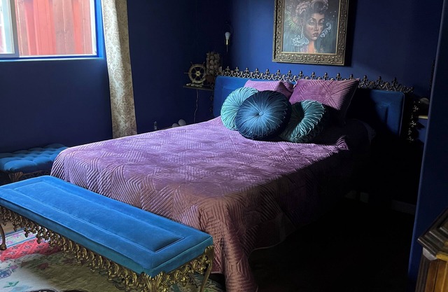 2 bedroom Artistic Unique Retreat & Patio w/Views near Downtown Los Angeles