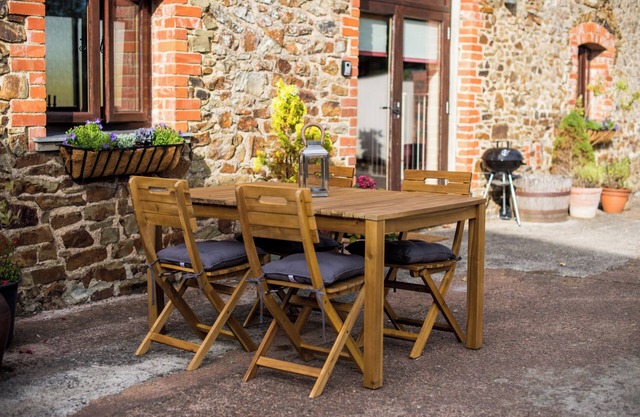 2 Bedroom Barn Sleeps 4 -Hot Tub -Barbeque