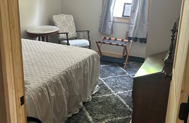 2-bedroom barndominium apartment with equine lodging and additional camper spot