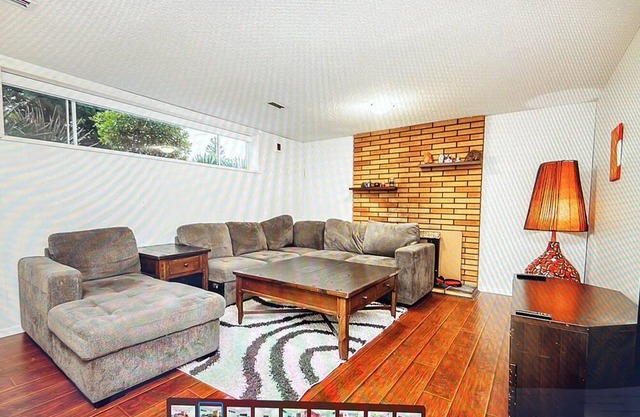 2 bedroom basement in Abbotsford with parking