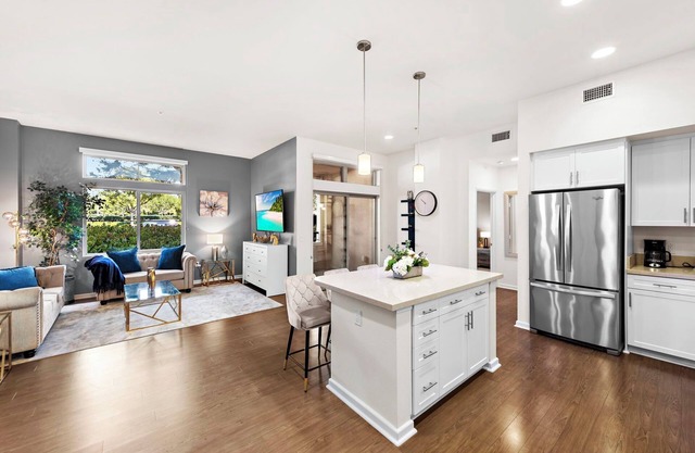 2-bedroom beauty Walking Distance to Irvine Spectrum/15 minutes to disney