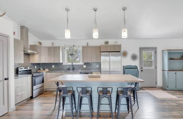 2-bedroom close to Saugatuck and South Haven! Pet friendly-hot tub