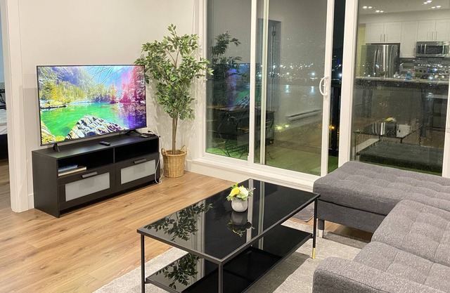 2 Bedroom Condo with Beautiful View *FREE UNDERGROUND PARKING*