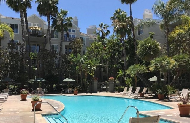 2 Bedroom Condo L-592434 by Houzlet