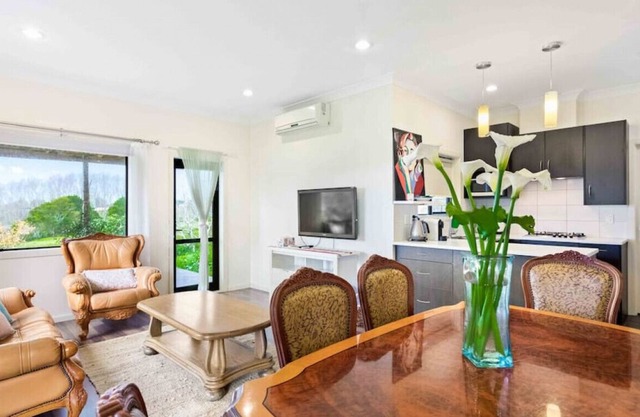 2 bedroom cottage in a country setting | Parking