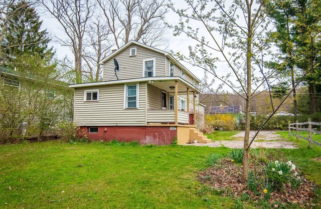 2 Bedroom Cozy Cottage!