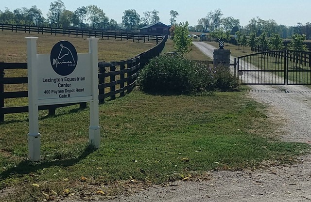 2-bedroom farmhouse, Lexington located on Marimac Farm. Horse stalls available.