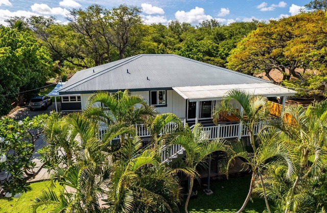 2 bedroom home minutes to world class beaches, surf, scuba, snorkeling & golf!