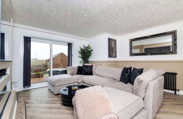 2 Bedroom House-Free Parking