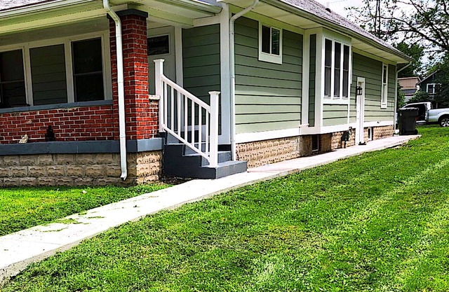 2-bedroom house in charming Indianapolis with WiFi, AC. Start your getaway now