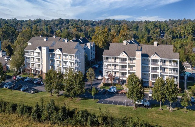 2 Bedroom Lockoff Condo in Nashville, on Cumberland River! Sleeps 8!