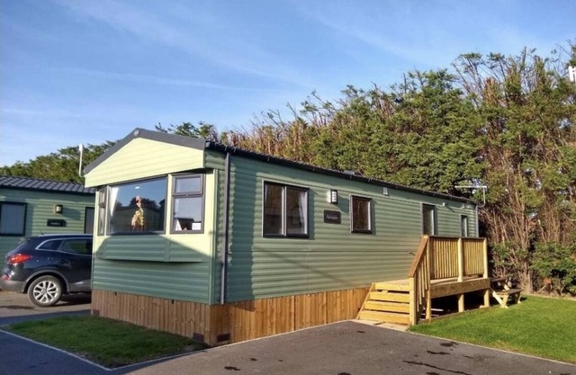 2 bedroom lodge, sleeps 6, Leisure park ideal for Knaresborough and surrounds