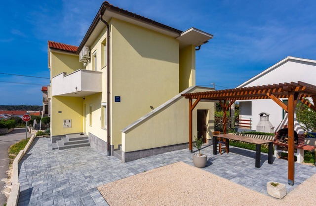 2 bedroom lovely apartment in Barbat