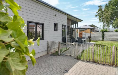 2 Bedroom Lovely Home In Sint-Annaland