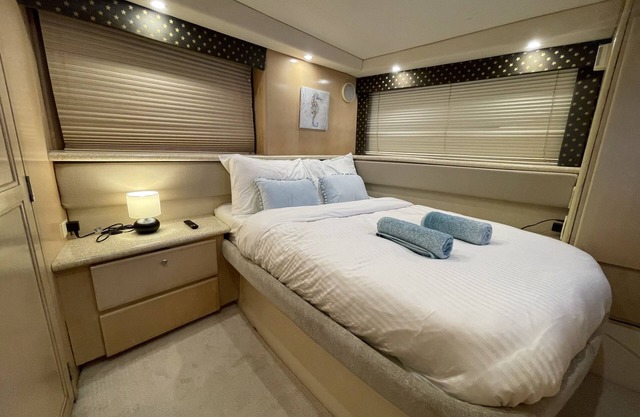 2 Bedroom Luxury Yacht at the heart of downtown Madeira Beach