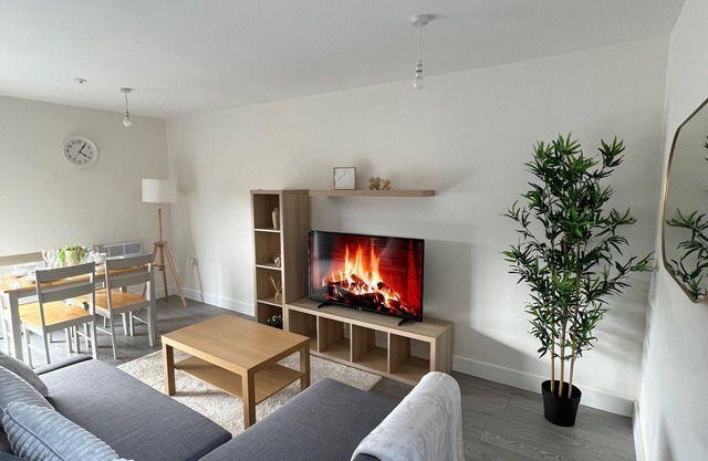 2 Bedroom Modern City Centre Apartment