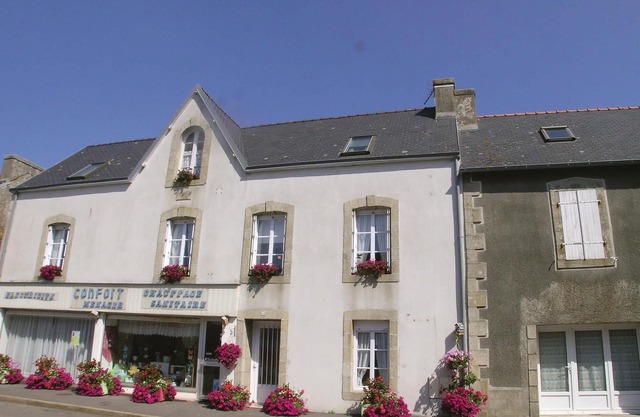 2 bedroom nice home in Plonevez Porzay