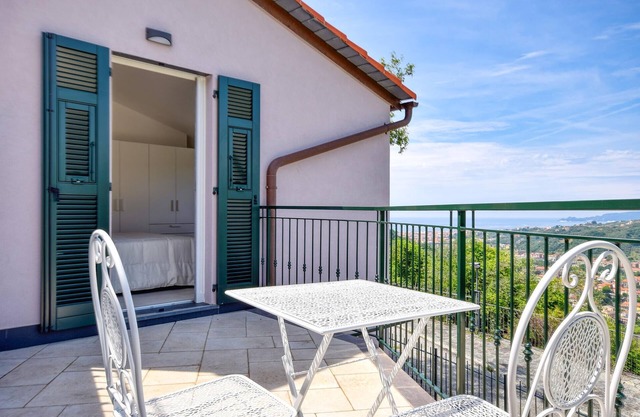 2 bedroom nice home in Cogorno