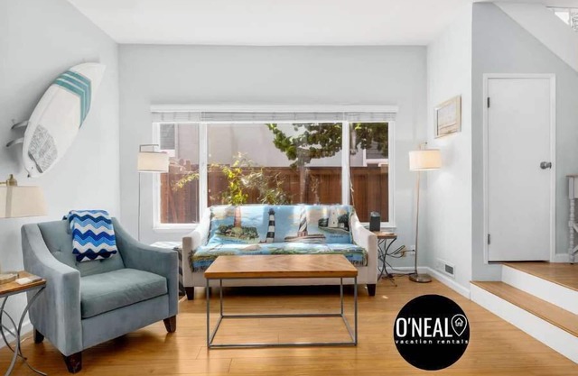 2 Bedroom Seascape Getaway - 5 min from beach!