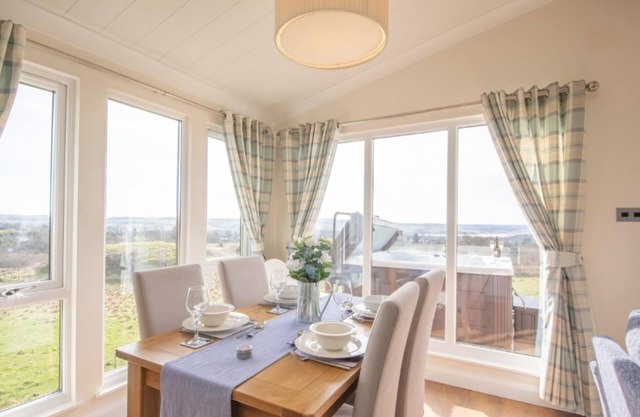 2 Bedroom Sleeps 4 Lodge-smart Tv-hot Tub-dogs Ok