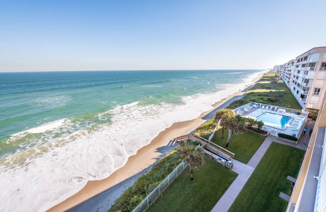 2 Bedroom, 2 Bath on The Beach. Quiet Beach Without The Crowds.