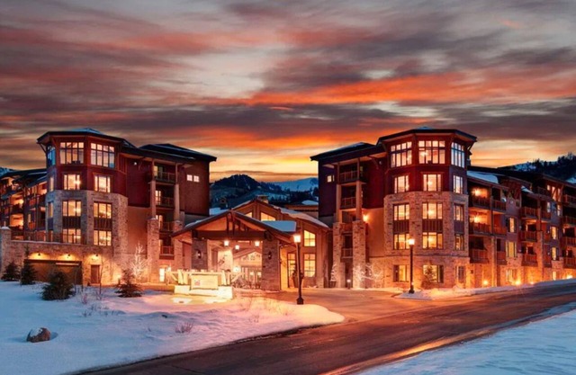 2-bedroom villa in marvelous Park City with fitness room, WiFi, AC