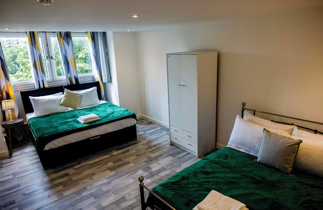 2 bedrooms-6Guests-veryspacious-freeparking-wifi