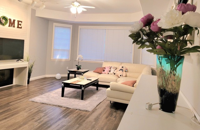 2 bedrooms in beautiful ground floor house.