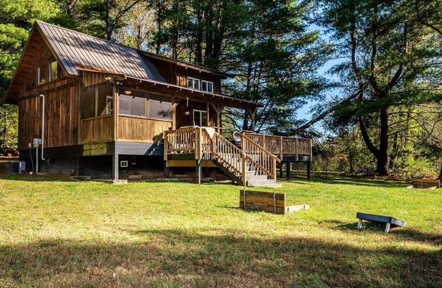 2 BR, 1 BA Log Cabin