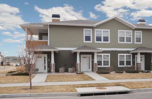 2 BR/2 Bath Executive Condo-Your Home Away from Home