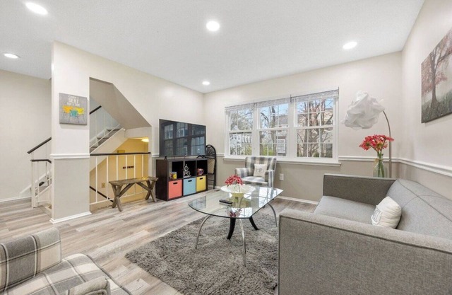 2 BR Bright Chic DC20min, IAD 10 min, Metro