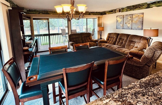 2 Br Condo on resort Property access to members benefits pool/hottub/golf cart