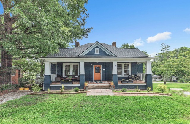 2 BRs/2 BAs - Stroll to Coffee, Bakery, Wine Bar - Downtown Garner