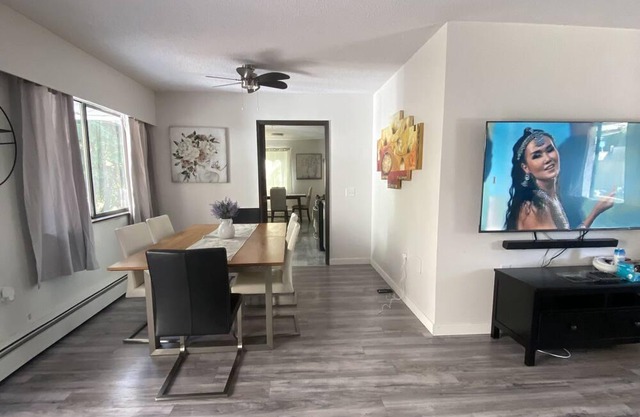 2 Cozy Bedroom House in Abbotsford