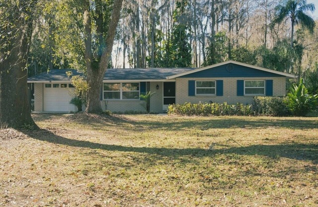 2 homes plus RV on lake