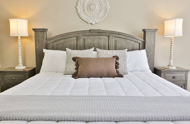 2 King Bed Master Suites and 1/2 Mile from Chief Ladiga Trails and Elwell Park