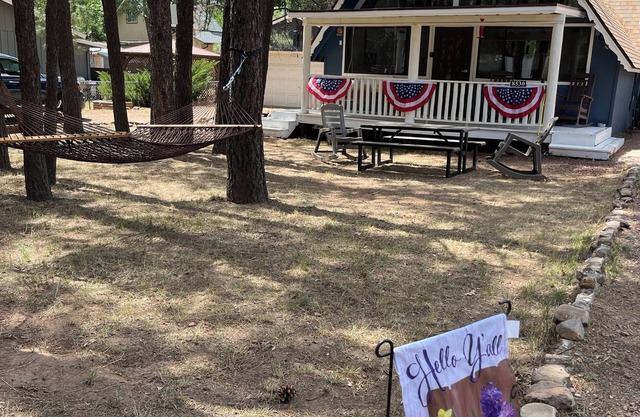 2 King Beds, Family-Friendly- Fenced, Pets OK, Loft, Fire Pit, Coffee Bar & WIFI