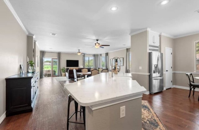 2 King Beds in this relaxing home on the greenbelt.