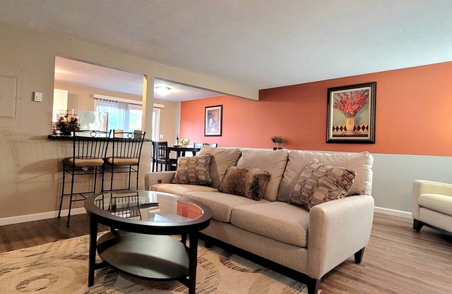 2 Levels 2 Bedrooms with Office Spaces