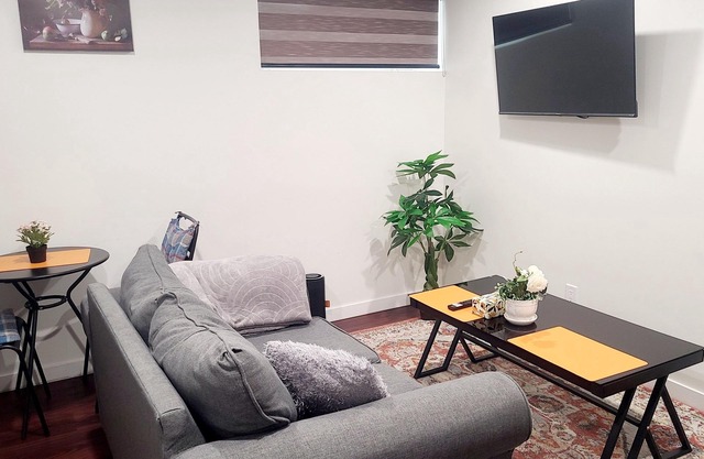 2 LUXURY BEDROOM IN BASEMENT FOR 4 PEOPLE !