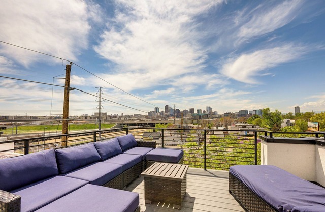 2 Mi to Ball Arena: Townhome w/Rooftop Patio