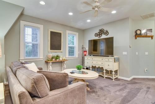 2 Mi to Bay Park Charming Milwaukie Getaway