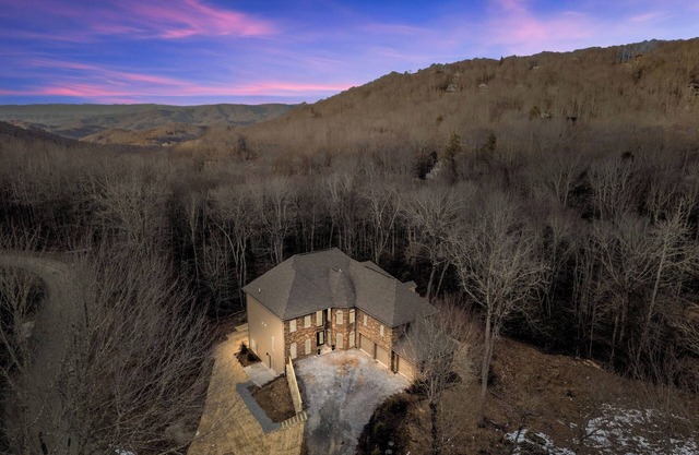 2 Mi to Beech Mtn Resort! 8,000-Sq-Ft Luxe Escape